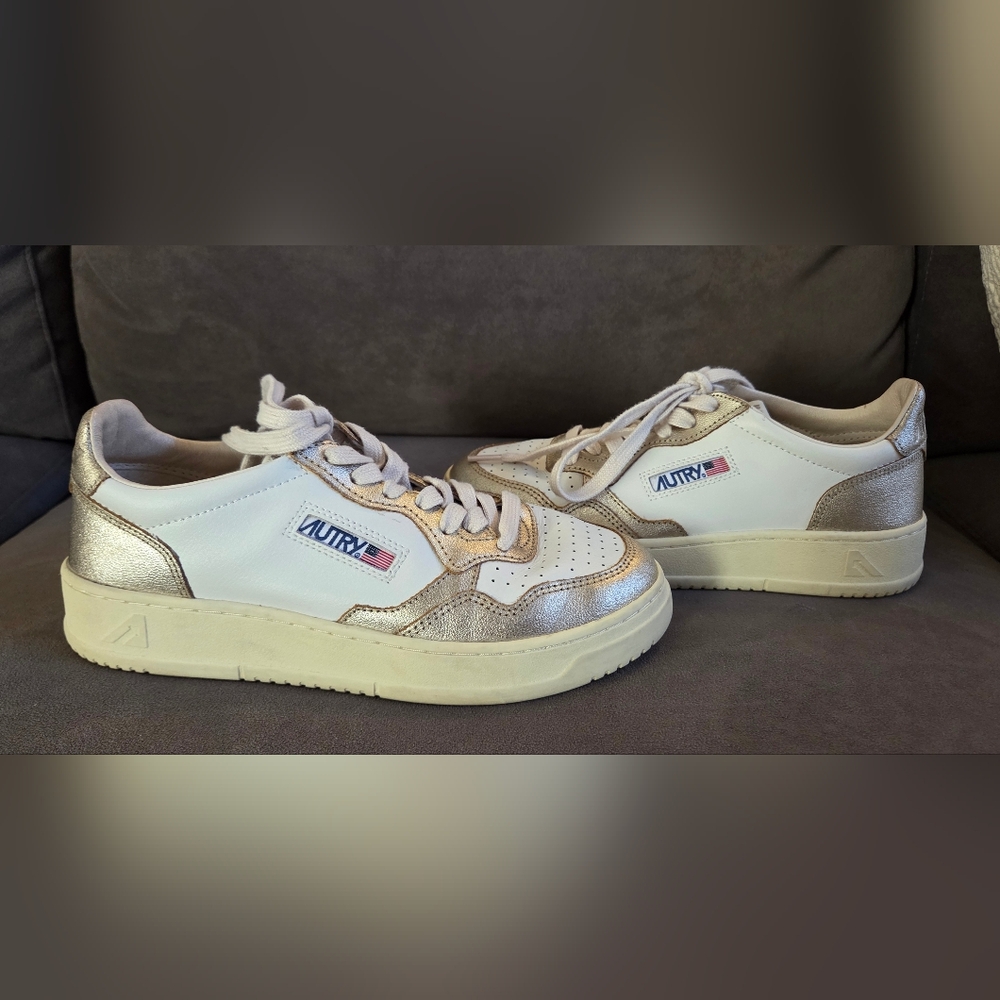 Autry Women's White and Gold Athletic Sneakers